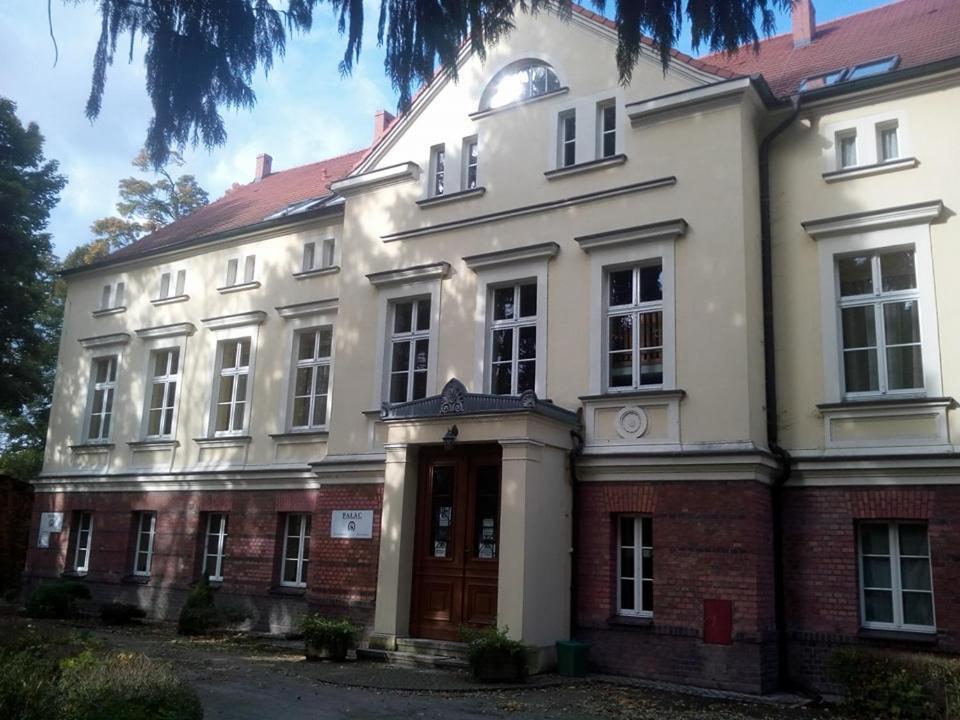 Stado Ogierow Sierakow Hotel Sierakow  Buitenkant foto