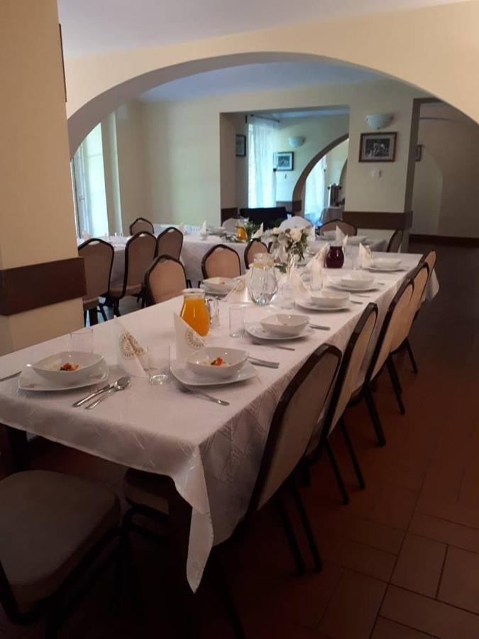 Stado Ogierow Sierakow Hotel Sierakow  Buitenkant foto